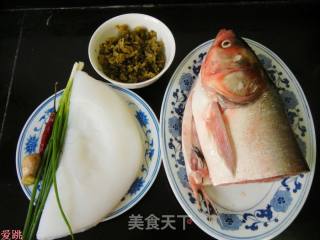 酸菜粉皮炖鲢鱼头的做法步骤：1