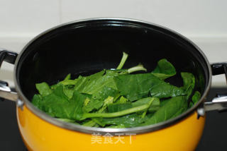 松仁菠菜卷的做法步骤：3