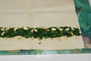 松仁菠菜卷的做法步骤：5