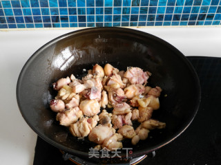 鸡块焖饼的做法步骤：5