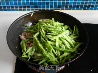鸡块焖饼的做法步骤：8