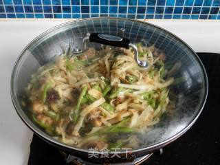 鸡块焖饼的做法步骤：15