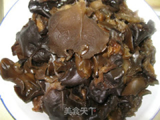 木耳炒牛肉的做法步骤：1