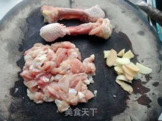 鸡腿土豆咖喱盖饭的做法步骤：1