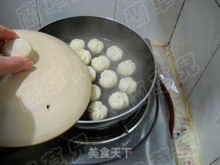 烫面雪菜豆干煎包的做法步骤：9