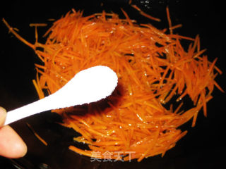 随意搭配也美味——酸菜胡萝卜的做法步骤：4