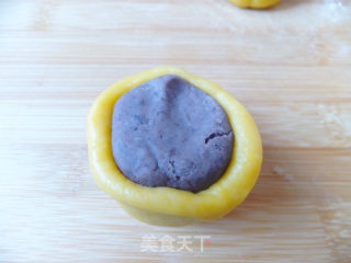 漂亮的南瓜豆沙月饼的做法步骤：4