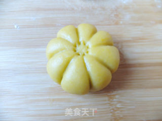 漂亮的南瓜豆沙月饼的做法步骤：9