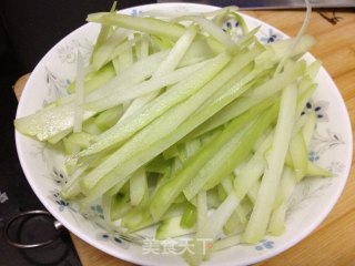 佛手木耳炒鸡蛋的做法步骤：3
