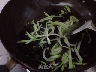佛手木耳炒鸡蛋的做法步骤：7