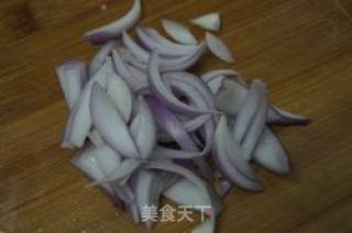 洋葱炒对虾的做法步骤：2