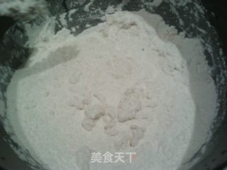 手擀面的做法步骤：1