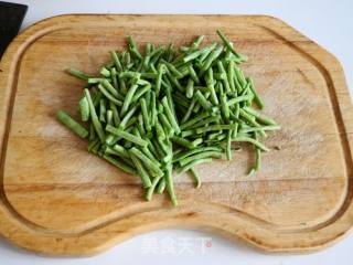 鸡块烧海虾的做法步骤：1