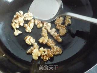 酱爆桃仁鸡丁的做法步骤：4