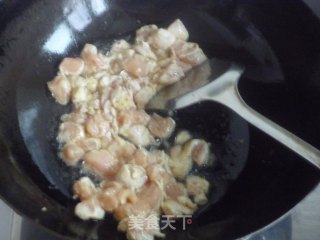 酱爆桃仁鸡丁的做法步骤：7