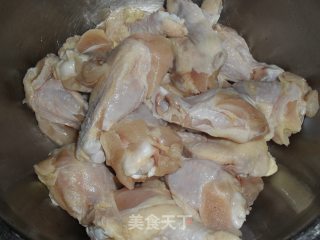 炸鸡翅根的做法步骤：1