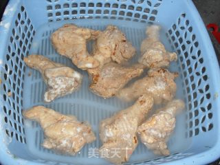 炸鸡翅根的做法步骤：5