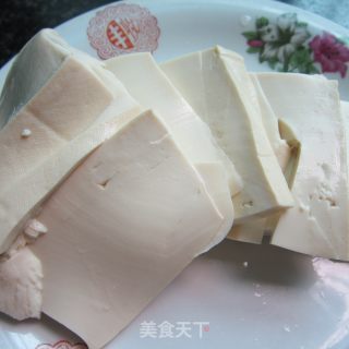 红萝卜烧豆腐的做法步骤：1