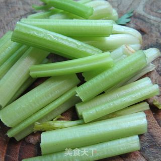红萝卜烧豆腐的做法步骤：3