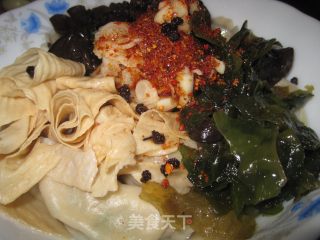 酸辣油泼饺子的做法步骤：3