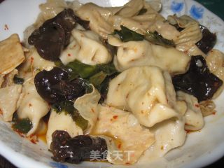 酸辣油泼饺子的做法步骤：4