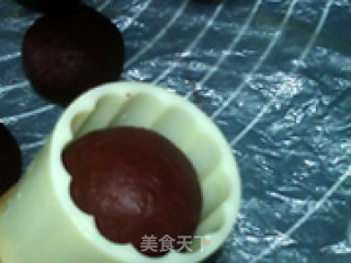 紫薯桃山月饼的做法步骤：18