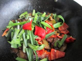 青萝卜干焖五花肉的做法步骤：11