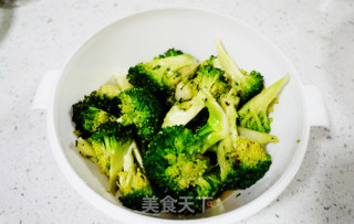 清炒西兰花的做法步骤：3