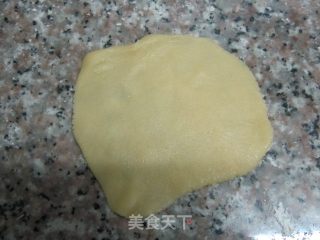 蛋黄白莲蓉月饼的做法步骤：9