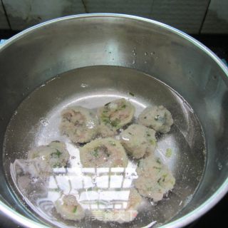 蛋皮丸子汤的做法步骤：4