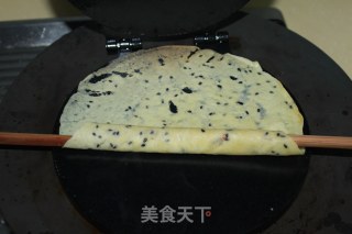 【黑芝麻蛋卷】----最酥脆可口的蛋卷的做法步骤：9