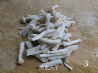 胡萝卜青椒炒海鲜菇的做法步骤：3