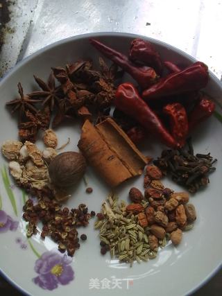 卤肥肠的做法步骤：3