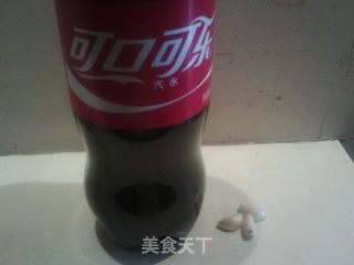 可乐小鸡腿的做法步骤：1