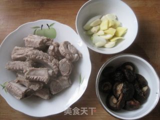 香菇烧排骨的做法步骤：3