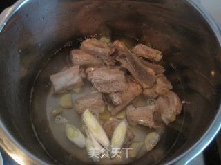 香菇烧排骨的做法步骤：4