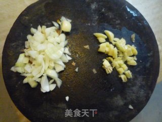 街头小吃——烧饼夹里脊的做法步骤：4
