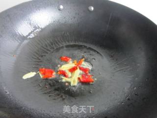 毛芹炒小青鱼的做法步骤：6