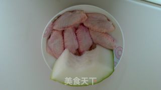 冬瓜蒸翅中的做法步骤：1