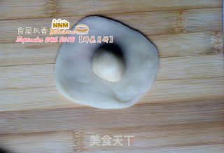 玫瑰园中的感觉——玫瑰鲜花月饼的做法步骤：6