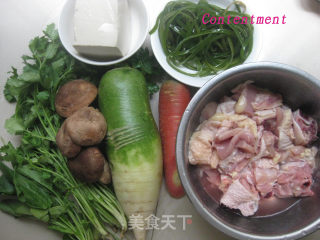 做给宝宝的营养美味——鸡腿菜汤的做法步骤：1