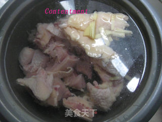 做给宝宝的营养美味——鸡腿菜汤的做法步骤：2