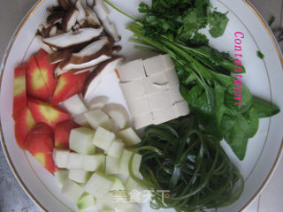 做给宝宝的营养美味——鸡腿菜汤的做法步骤：3