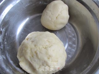 绿豆蛋黄酥的做法步骤：1