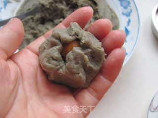 绿豆蛋黄酥的做法步骤：11