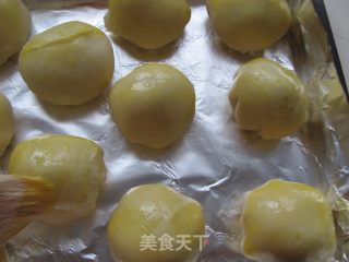 绿豆蛋黄酥的做法步骤：16