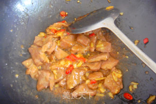 酸黄瓜炒肉片的做法步骤：6