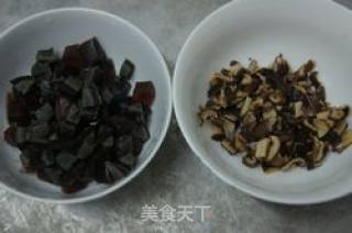 排骨皮蛋粥的做法步骤：3