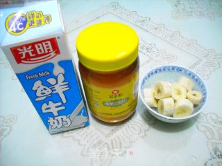 香蕉牛奶的做法步骤：1