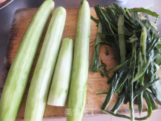 黄瓜鸡蛋水饺的做法步骤：1